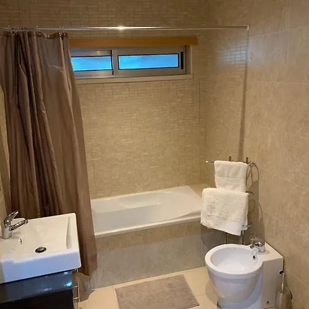 Neue In Mit Grossem Balkon شقة
