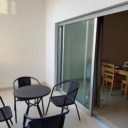 Neue In Mit Grossem Balkon * 알부페이라